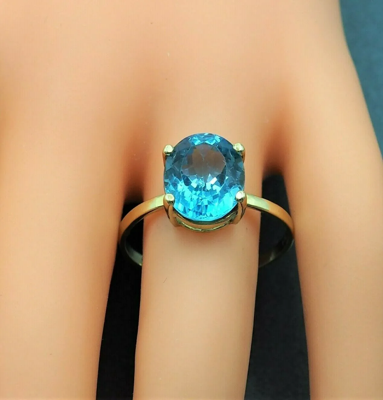 18ct Yellow Gold Topaz Ring