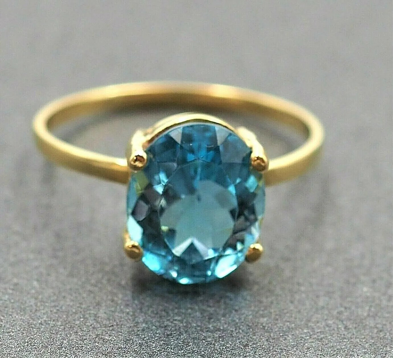 18ct Yellow Gold Topaz Ring