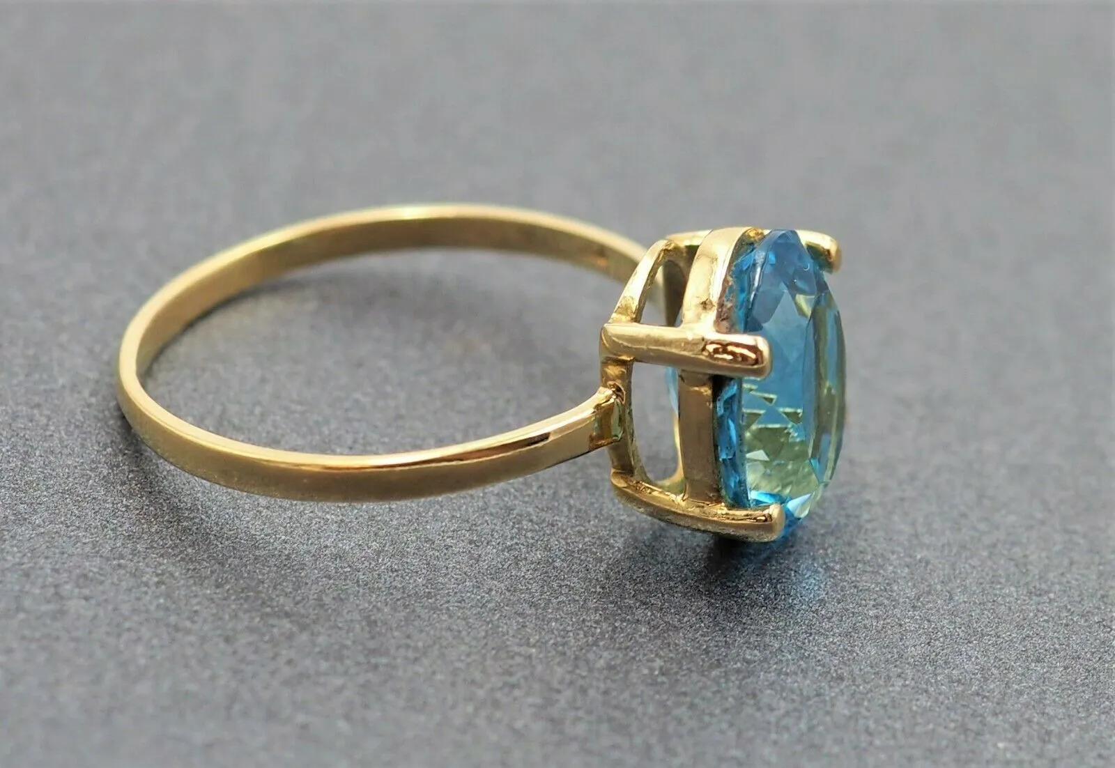 18ct Yellow Gold Topaz Ring