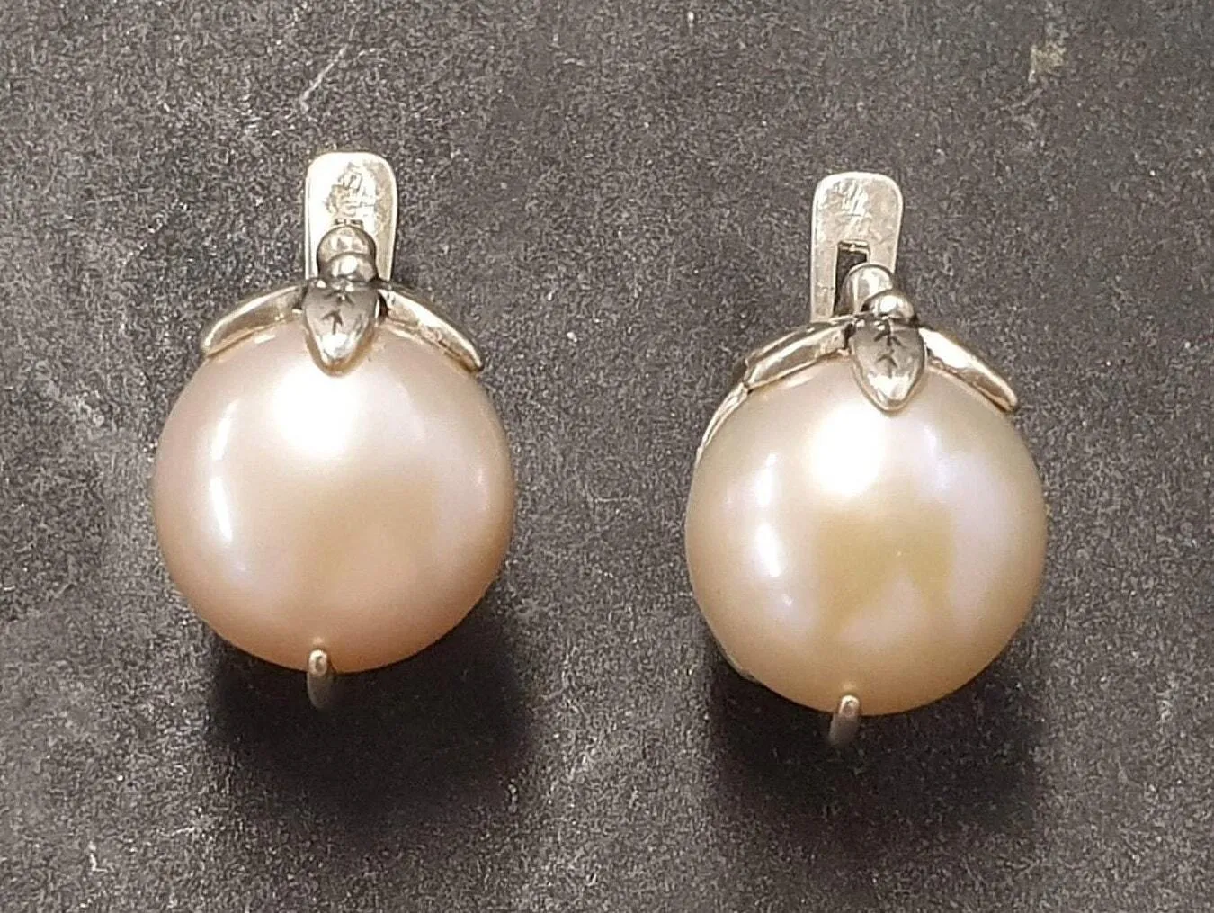 Beige Pearl Earrings - Natural Pearl Studs - Vintage Leaf Earrings