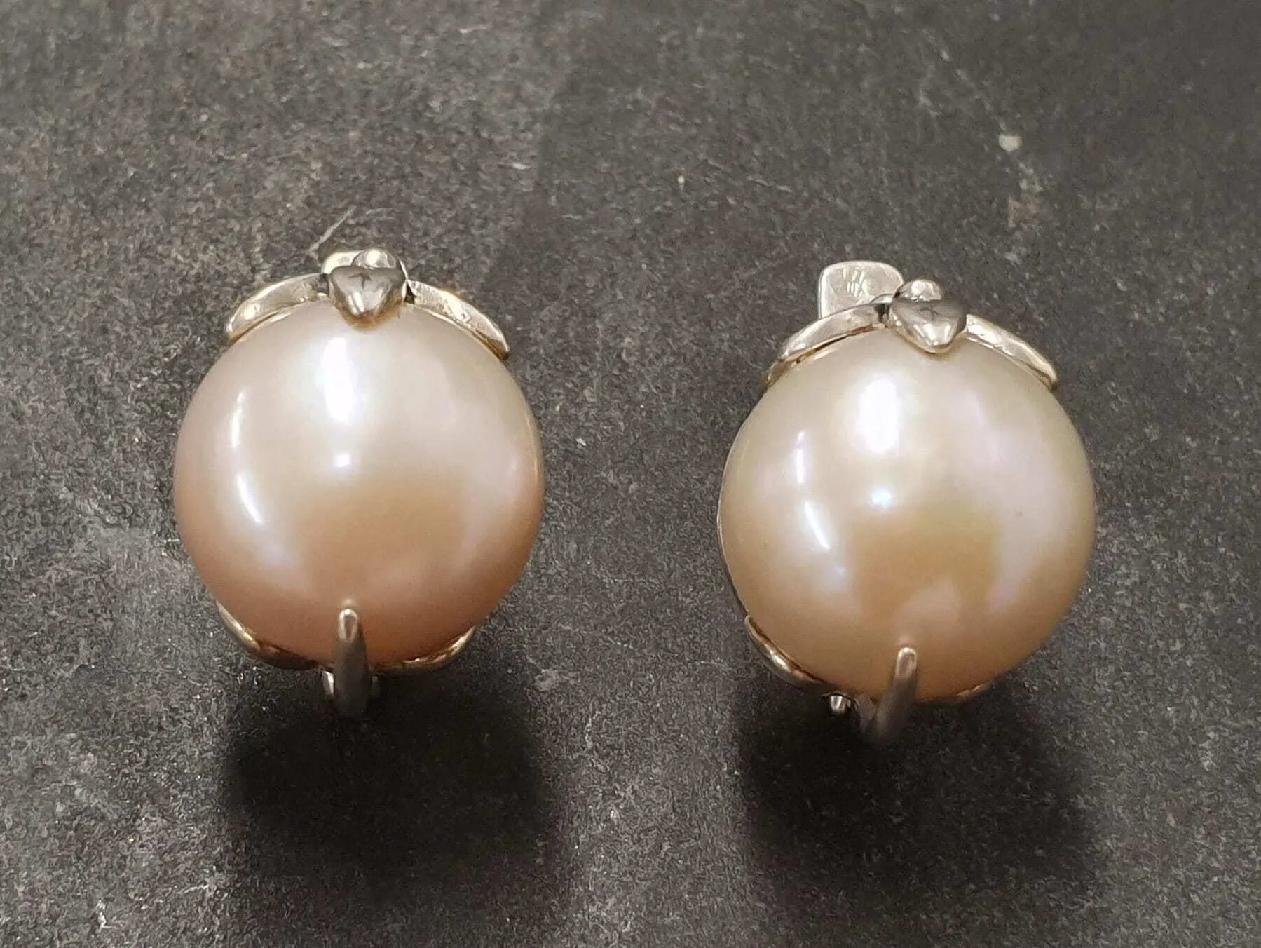 Beige Pearl Earrings - Natural Pearl Studs - Vintage Leaf Earrings