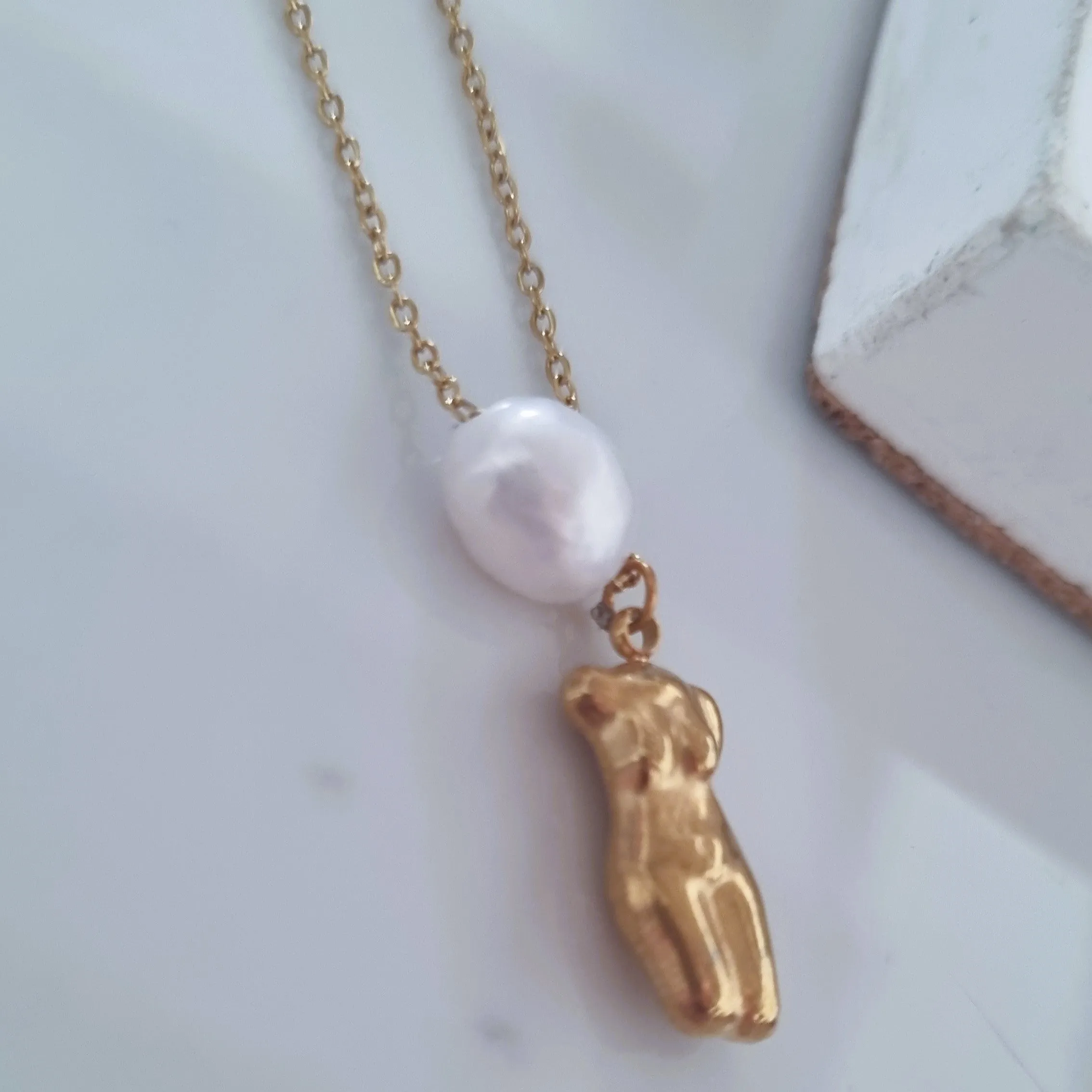 Gold body necklace