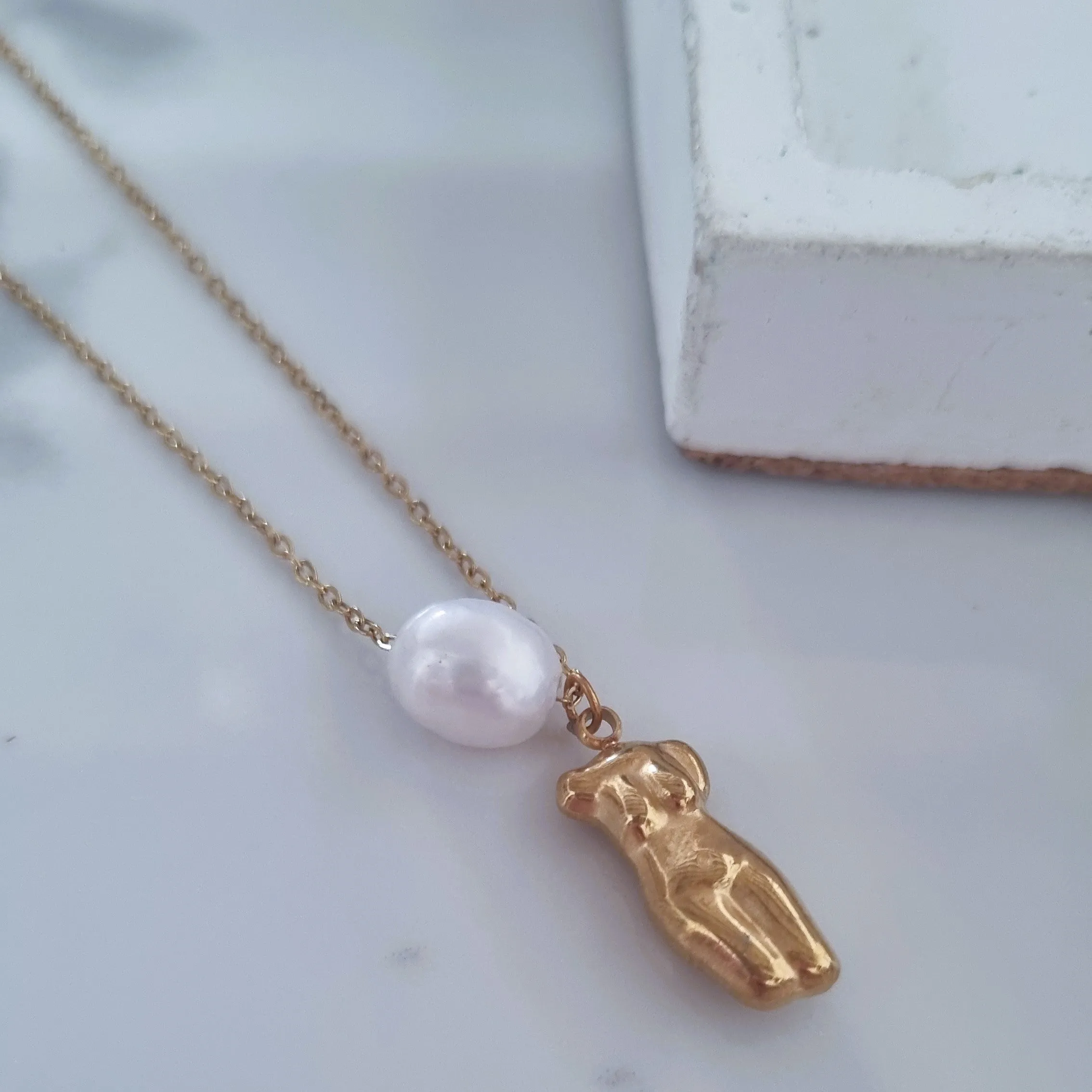 Gold body necklace