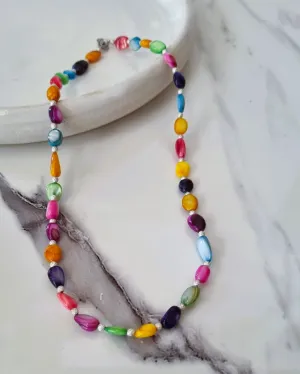 Mother of pearls in color necklace