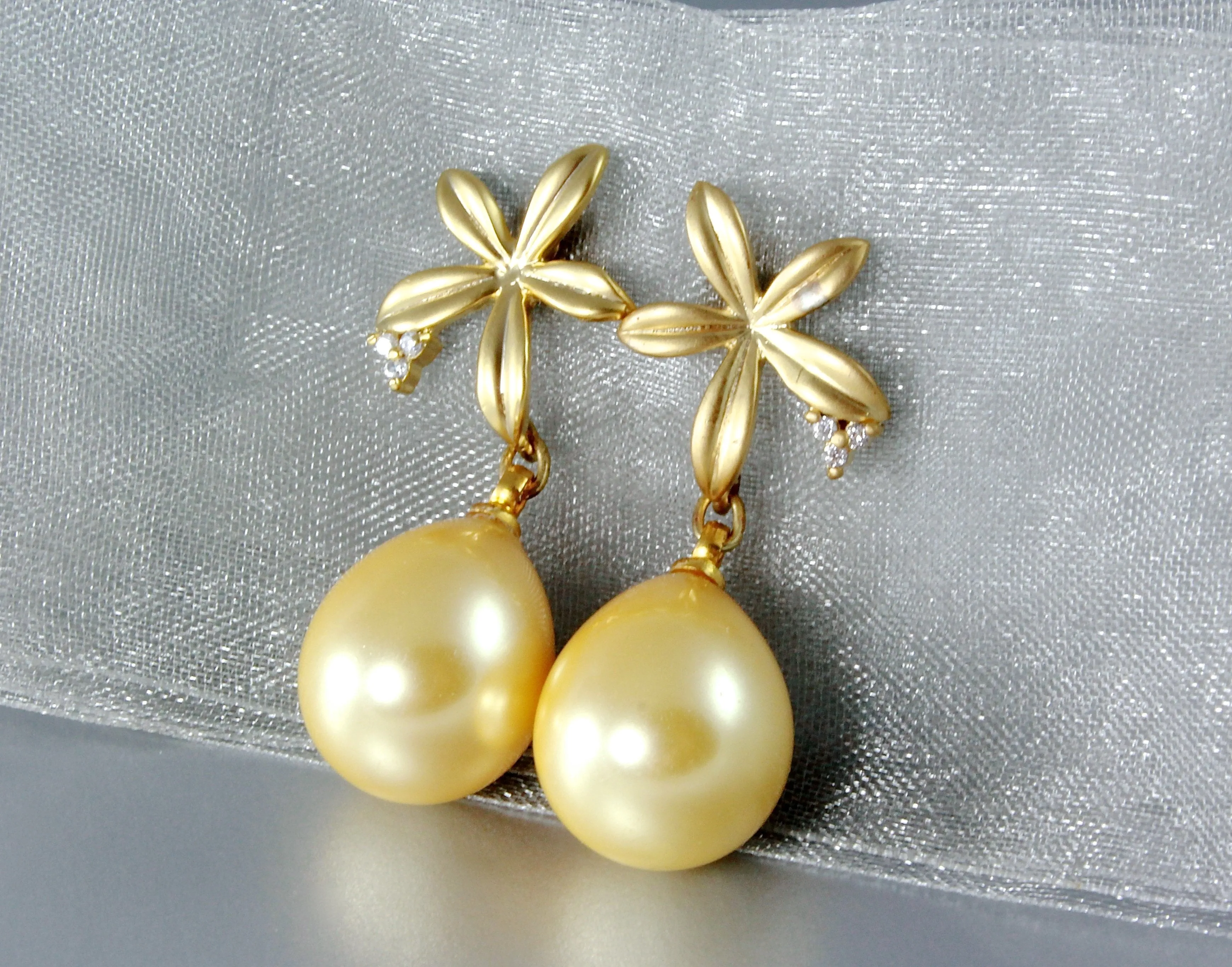 "Ayda" - Gold Pearl Earrings