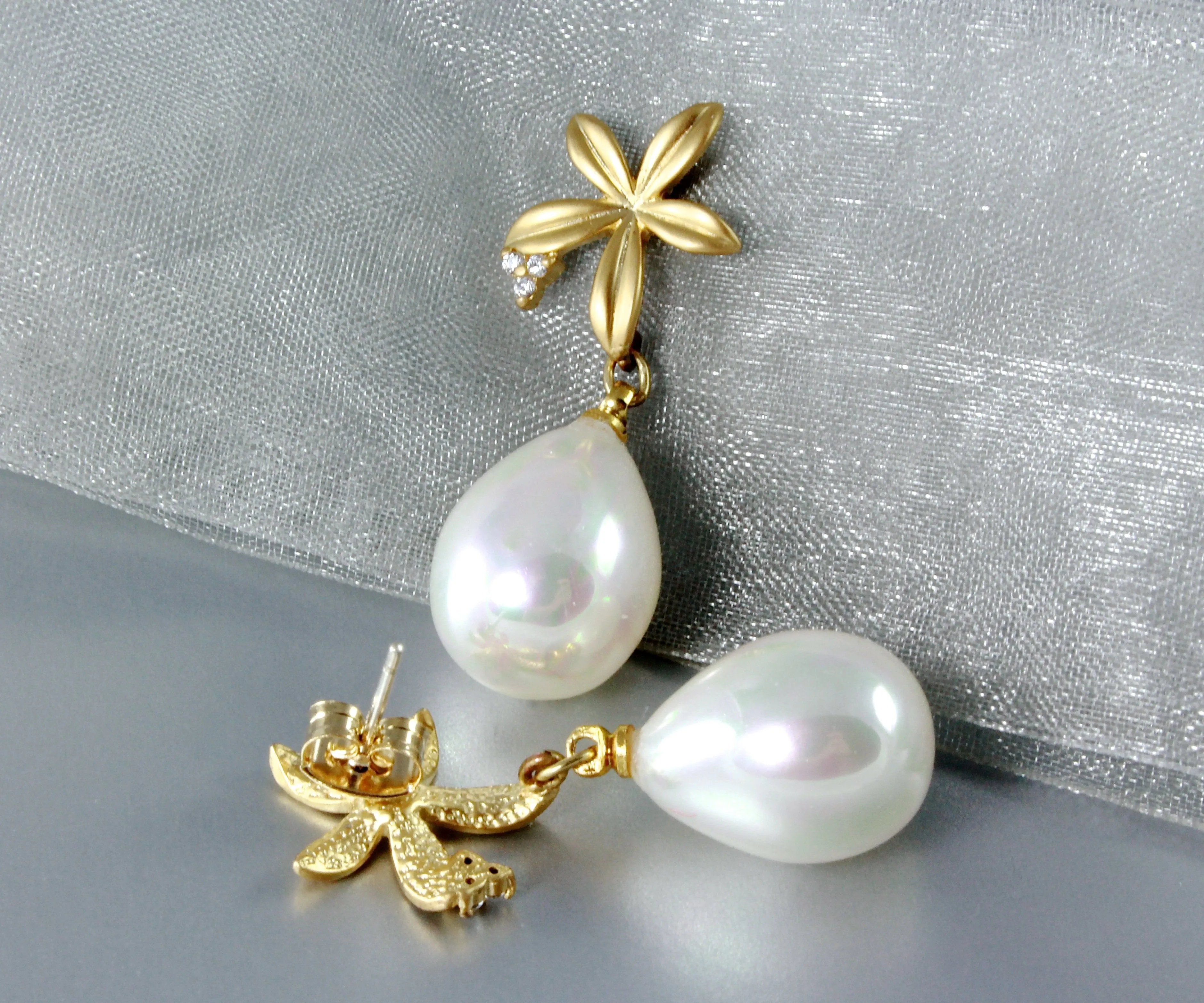 "Ayda" - Gold Pearl Earrings