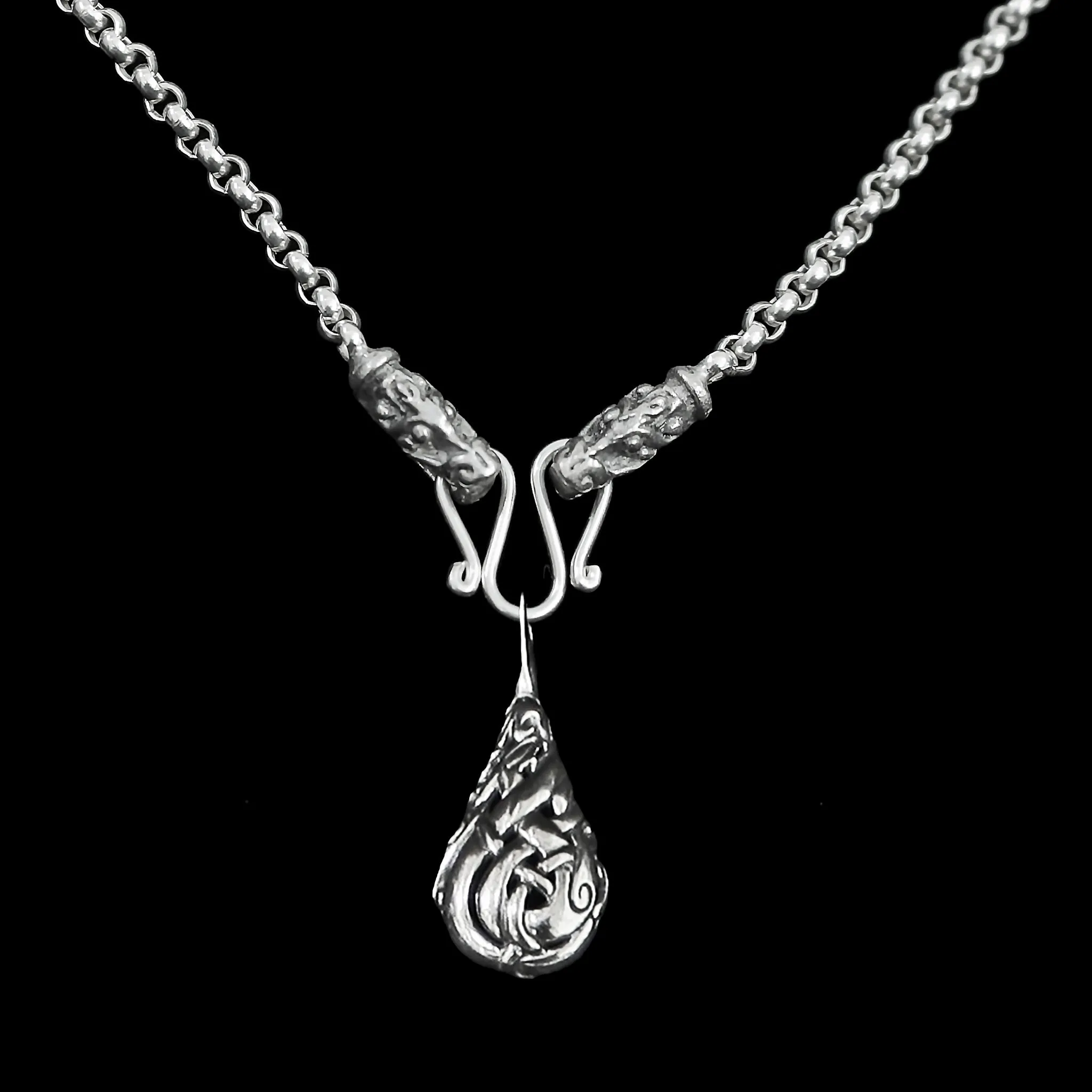 Slim Silver Anchor Chain Pendant Necklace with Gotland Dragon Heads