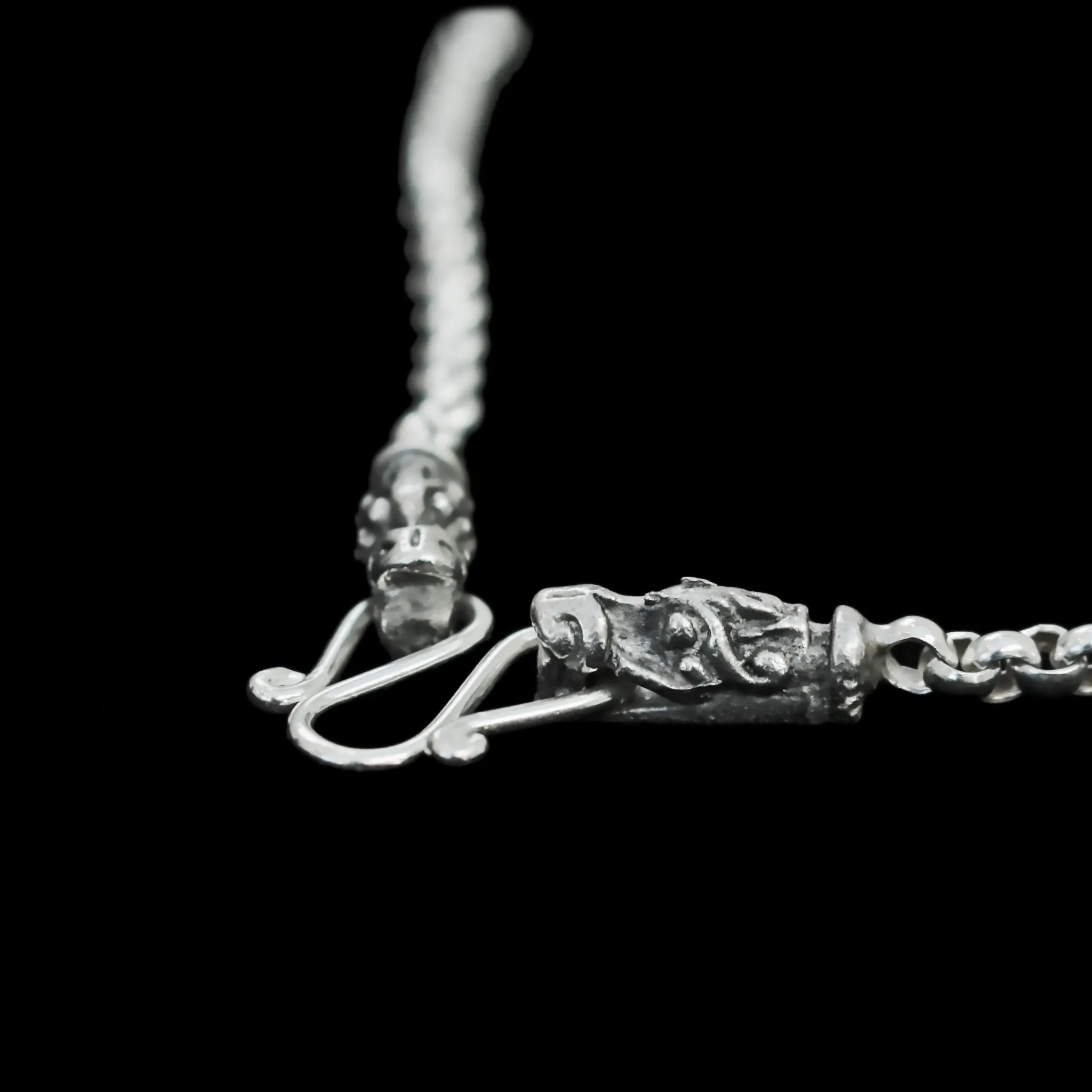 Slim Silver Anchor Chain Pendant Necklace with Gotland Dragon Heads