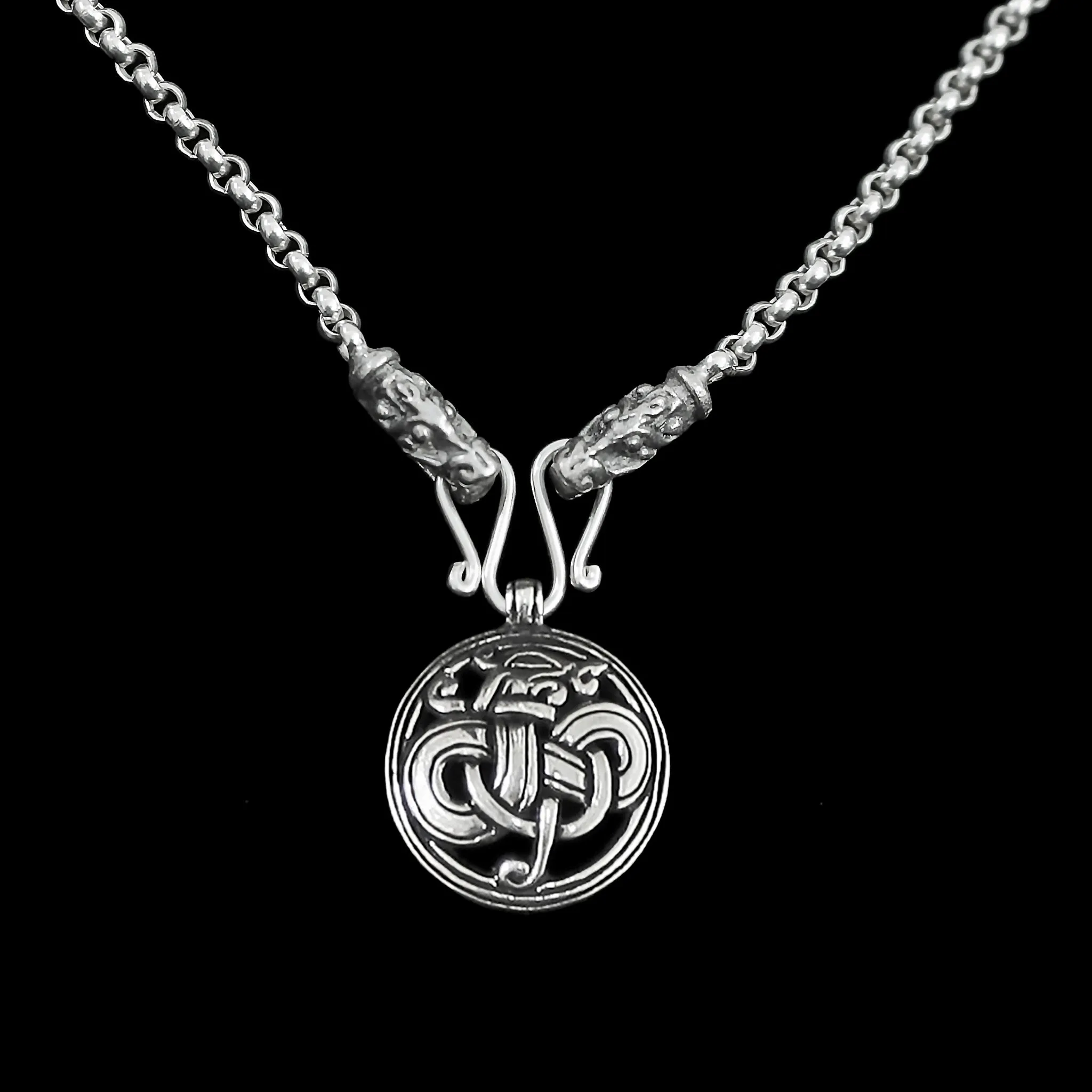 Slim Silver Anchor Chain Pendant Necklace with Gotland Dragon Heads