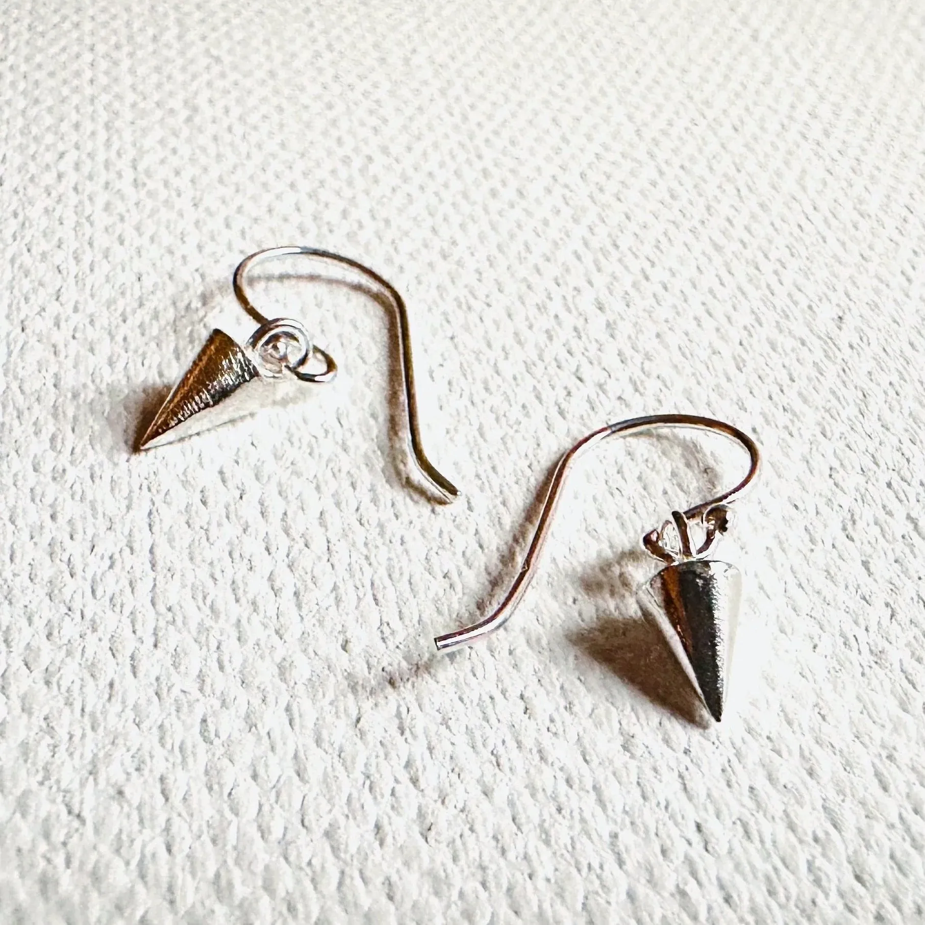 Tiny Spike Earrings-Uni-T