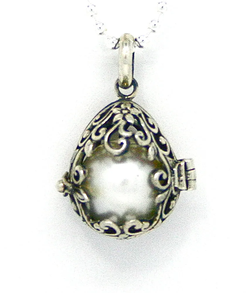 Tropical Embrace Pearl Pendant Oxide